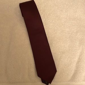 RW mens 100 percent silk tie. Burgundy colour with tiny black flecks.